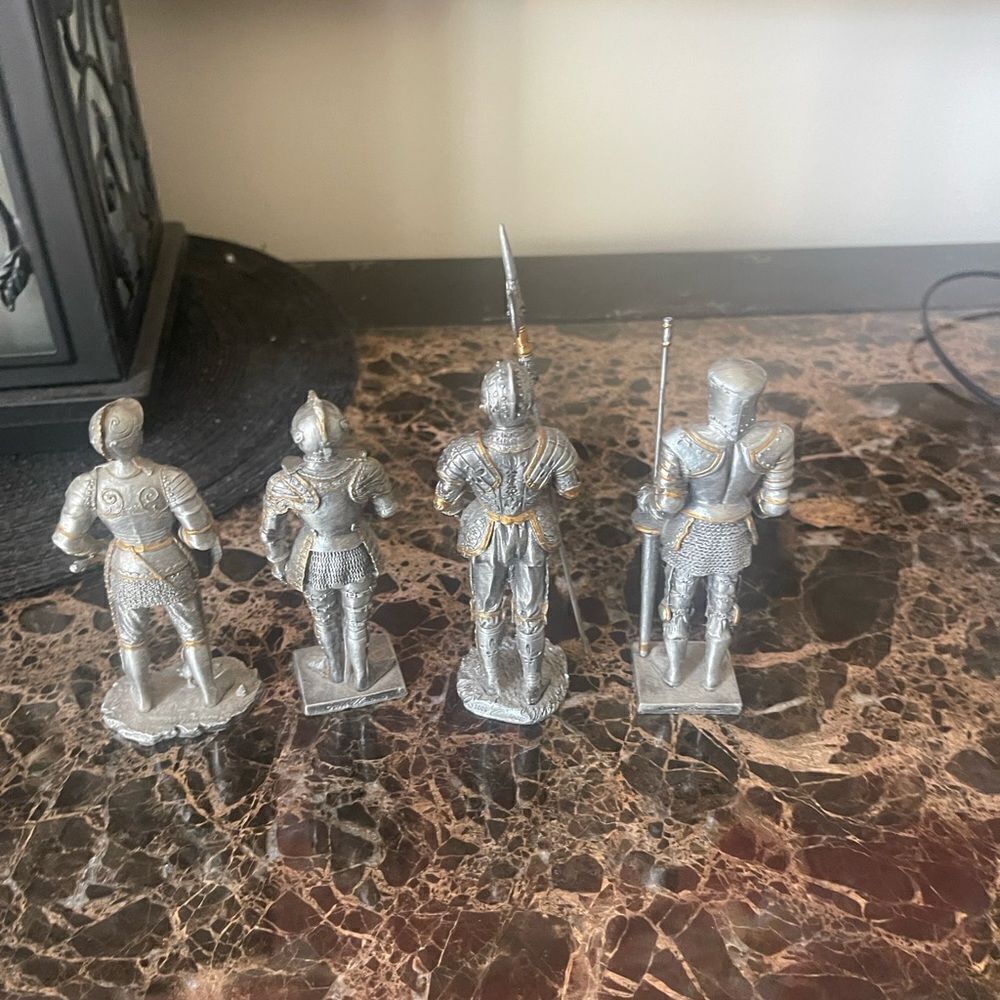 Set of 4 Knights ! - Picture 2 of 16